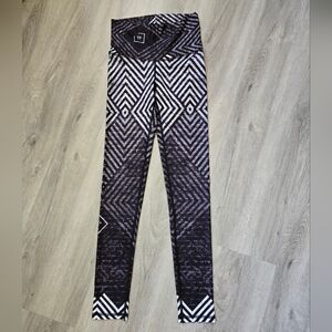 Niyama Sol Diamond Black & White Barefoot Leggings